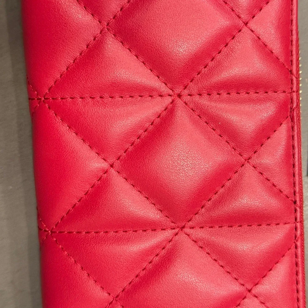 Authentic Coach Quilted Red Wallet - Picture 8 of 10